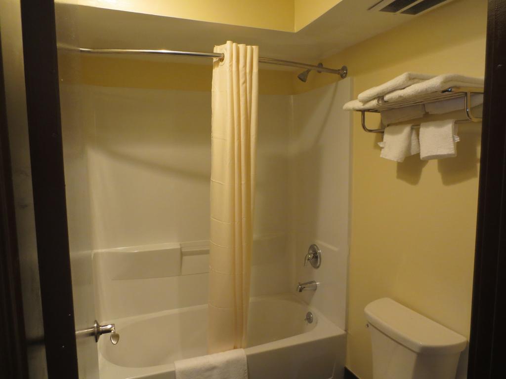 Brick Motor Inn Room photo